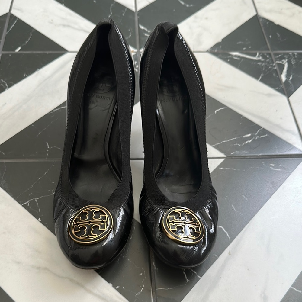 Tory Burch Elegant Black Heels with Gold  Logo size 9